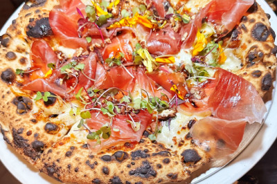 Las Vegas Mixtape v22: Pizza Paradise, ‘80s Music Mania, and Mickey Hart’s Rhythmic Pulse