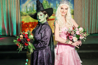 Viva Las Vegas Chapel Casts a Wicked Spell with New “Emerald Enchantment” Wedding